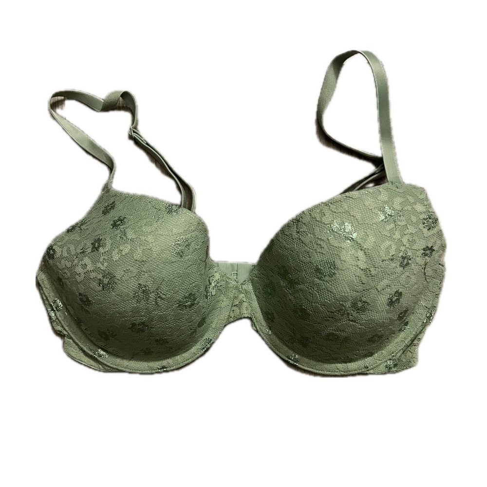 Size 32D Victoria’s Secret Pink bra